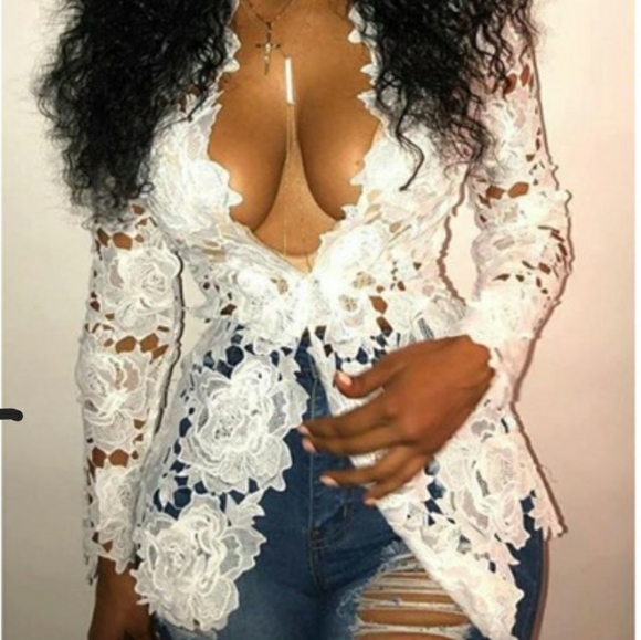 Low cut  Floral lace top - Picture 1 of 4